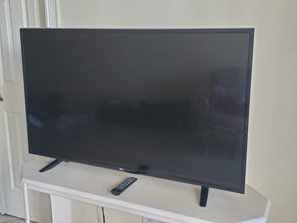 LG 49LJ5100 LED TV. 49 Inches