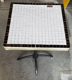 RETRO TILE TABLE
