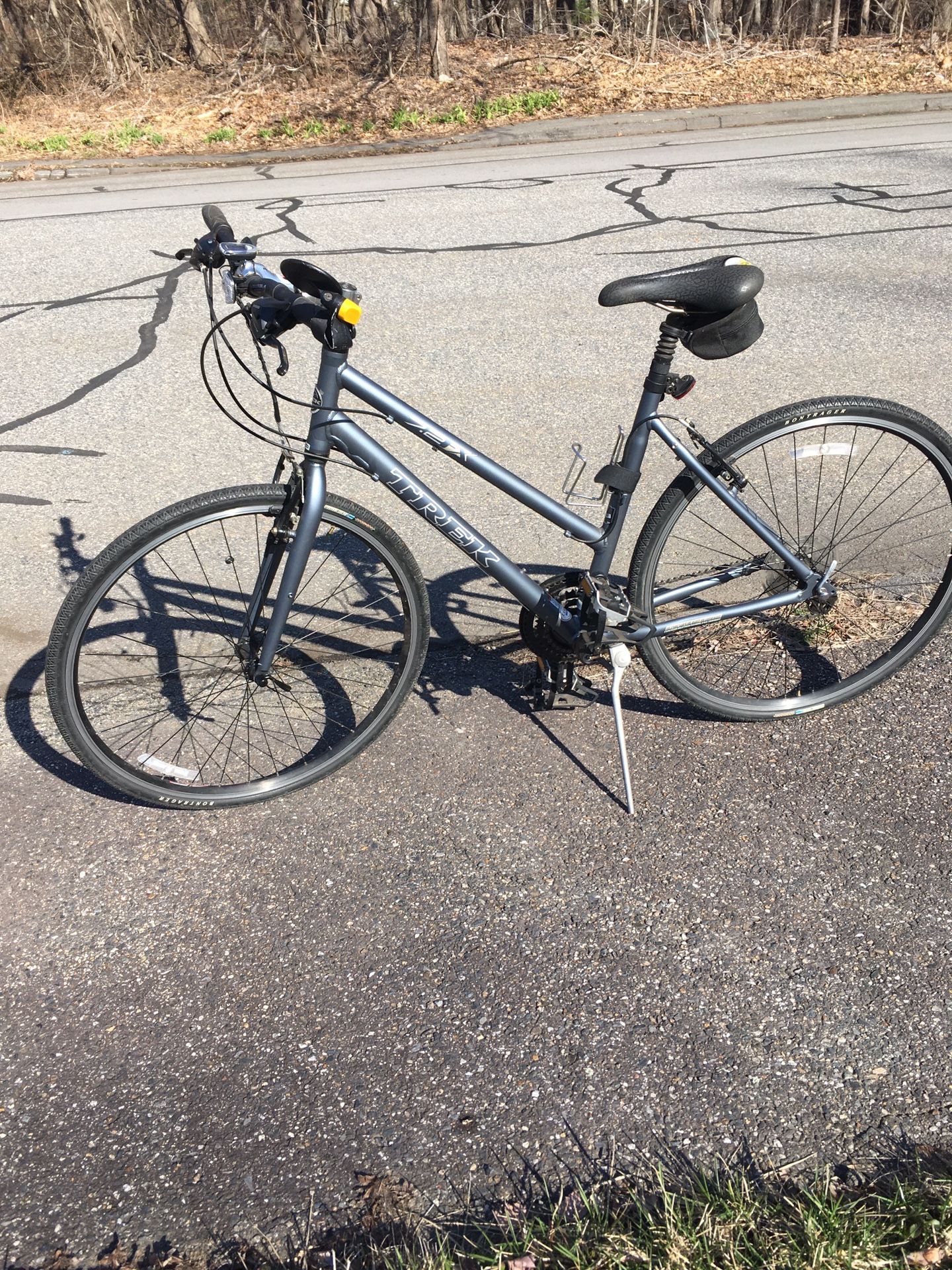 Trek 7.2 FX Women 24 Speed Hybrid Bicycle Bike Bundle