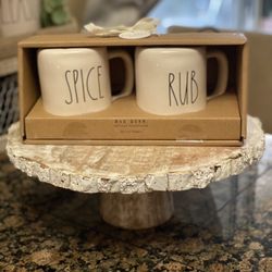 UFS RAE DUNN SPICE N RUB SHAKERS