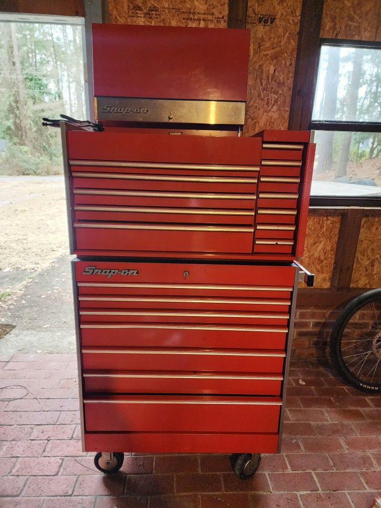 SNAP-ON Tool Box With Tools 