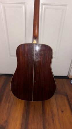 6 string guitar selling because don’t really use