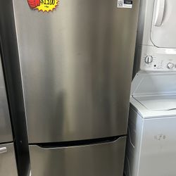 FRIGIDAIRE GALLERY BOTTOM FREEZER REFRIGERATOR STAINLESS STEEL BRAND NEW!!!!  30’ Inches WIDE!!!!