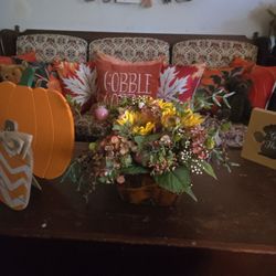 Really Pretty Fall Center Flower Decoration 