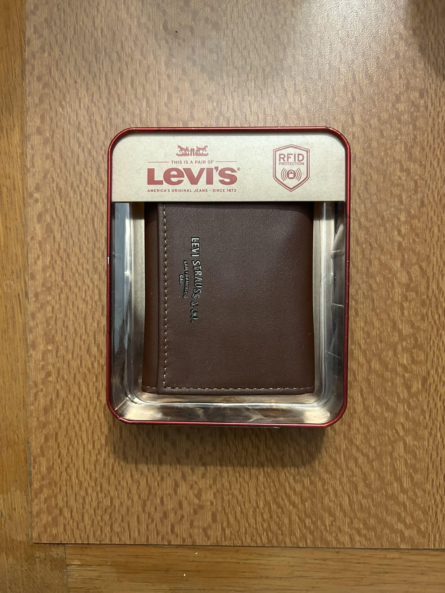 Levi’s Men’s Trifold Brown Leather Wallet