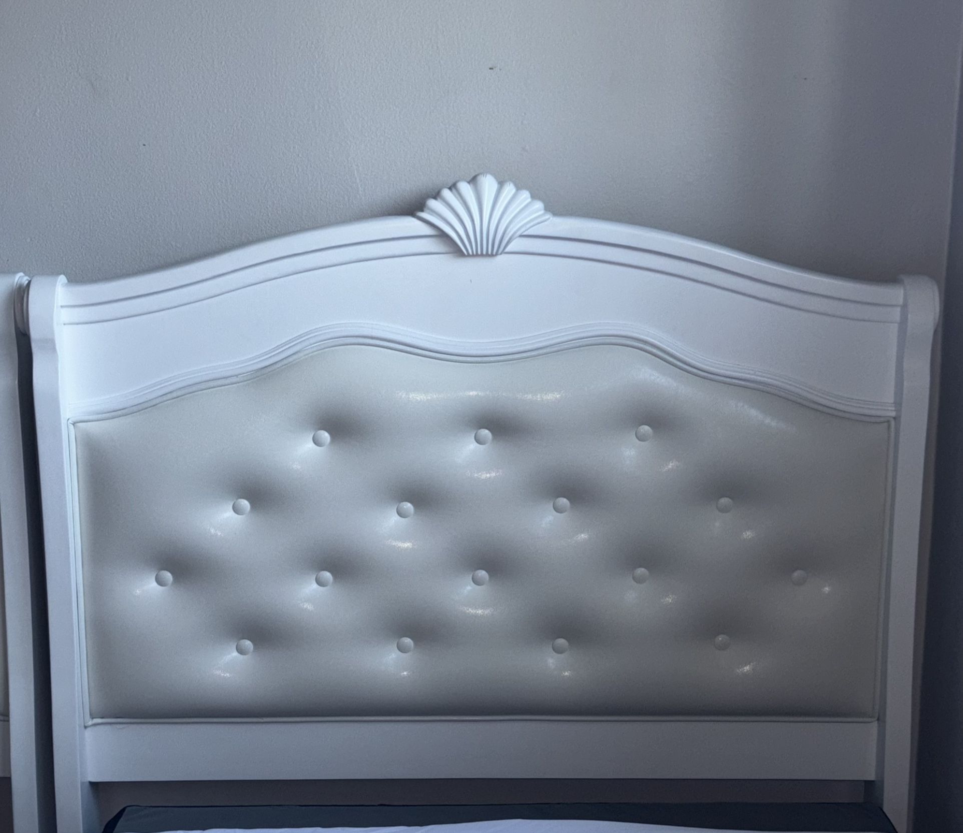 Twin Bed 
