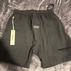 Black essentials shorts