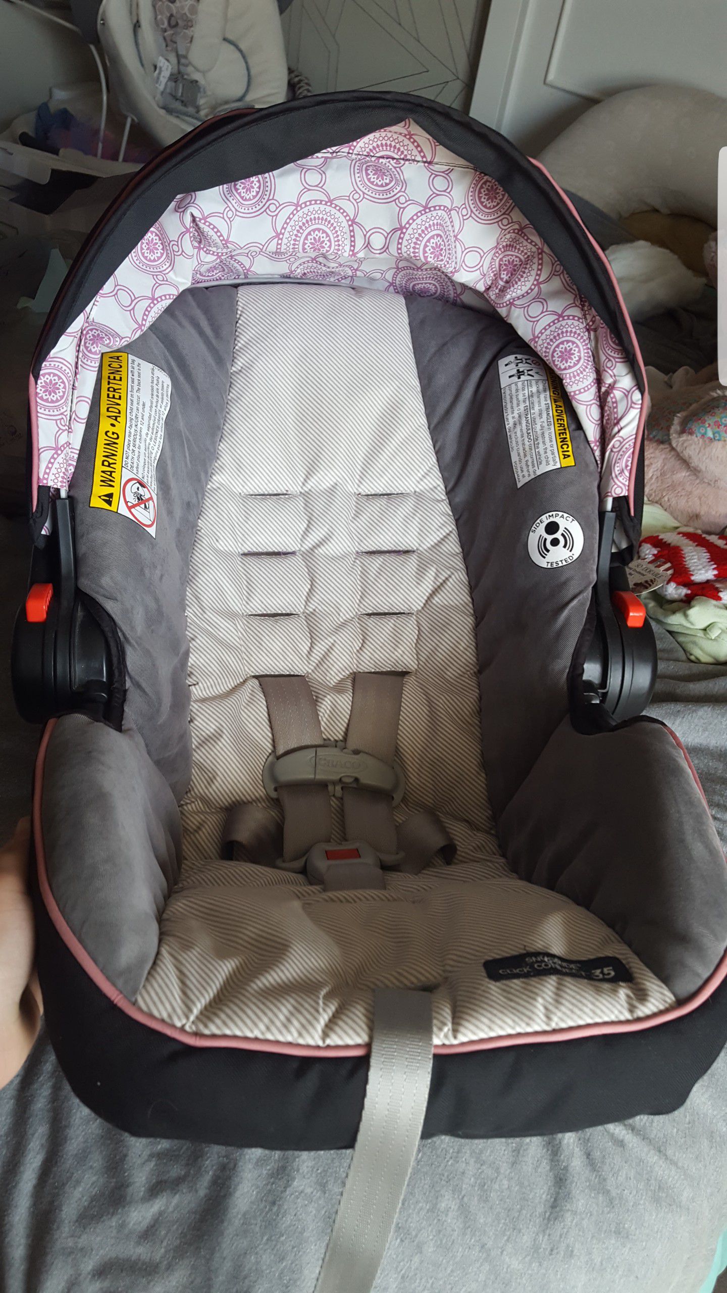 Graco click connect car seat comes with bas