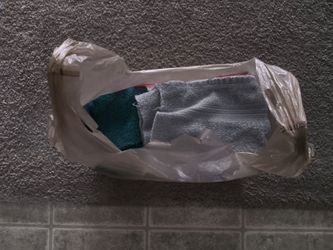 Free***Bag Of 6 Hand Towels For Anyone In Need