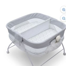 Twin bassinet- Little Folks Compact Twin Bassinet 
