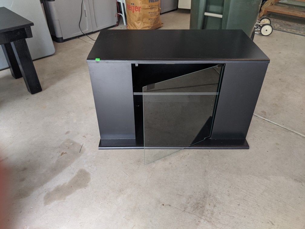 Furniture entertainment / TV shelving unit
