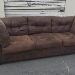 [FREE DELIVERY] Beautiful Brown Couch