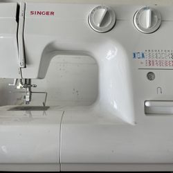 Singer Sewing Machine 