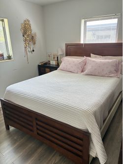 QUEEN BED SET
