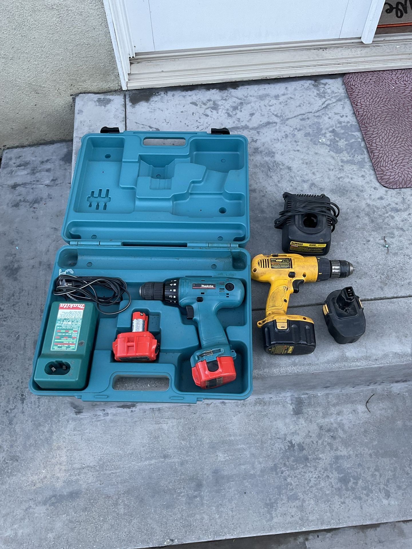 12v Makita and 14.4V Dewalt Drills With Charger
