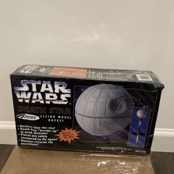“NEW IN  ORIGINAL PLASTIC” STAR WARS FLYING MODELROCKET 