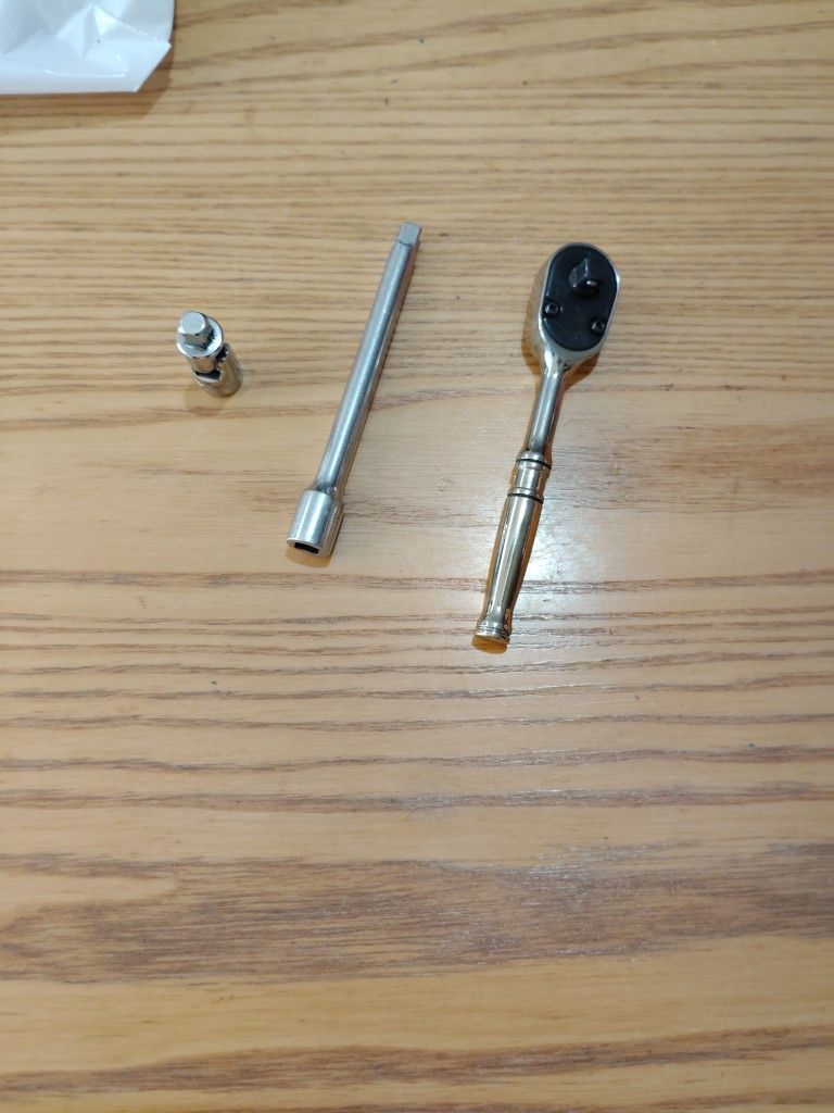 Snap On 1/4" Drive Short Handled Ratchet Number t72 With 4" Extension And 1/4" Drive Male Swivel