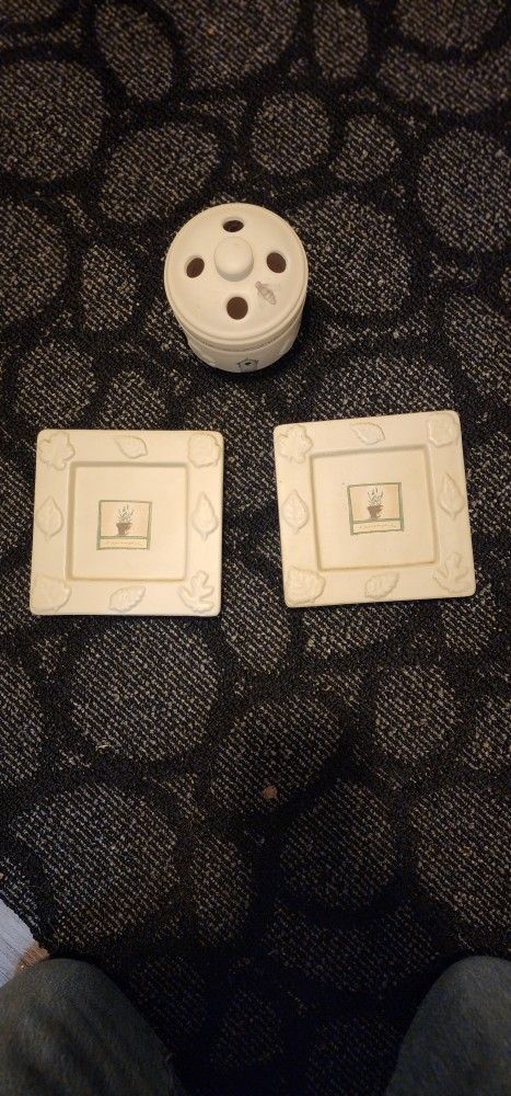 Soap  Disk  And Tooth Brush Holder