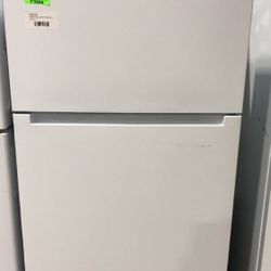 Vissani MDTF18WHR 18 cu. ft. Top Freezer Refrigerator  P5 