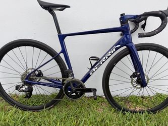 🚴🏻 Berria Belador Carbon Road Bike – Size 51 | SRAM Rival AXS 12-Speed | Fulcrum Wheels Modern Berria Belador carbon road bike in size 51. Clean aer