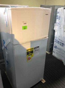 Brand New Whirlpool Top Freezer Refrigerator (Model:WRT316SFDW) WVWM6
