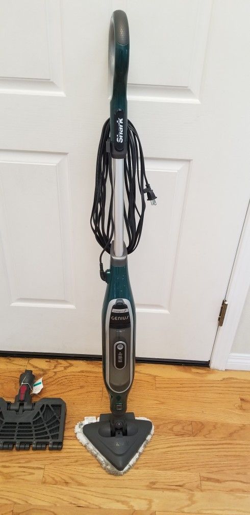 NEW cond SHARK STEAM CLEANER WITH POWERFUL SUCTION  , WORKS EXCELLENT    IN THE BOX 