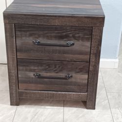 1 Nightstand In Small Drawer In Small Dresser In Gorgeous Nightstand In Side Table In Great Condition 