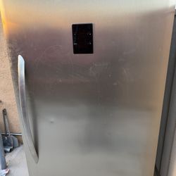 FRIGIDAIRE GALLERY FREEZER