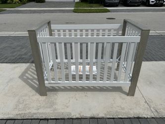 White & Gray Baby Crib – Adjustable Mattress Height