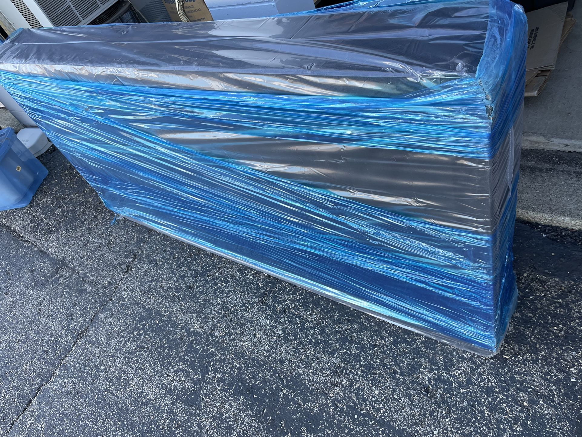 King Size Split Box Spring for Sale in Bolingbrook, IL OfferUp