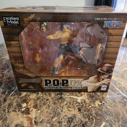 One Piece Statue Set. 