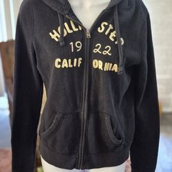 🔥IN EXCELLENT..LIKE NEW CONDITION WARM  HOLLISTER NAVY BLUE HOODIE WITH POCKETS!!🔥
