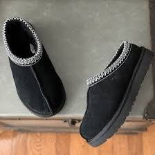 UGG Men Tasman Slippers (size 10)