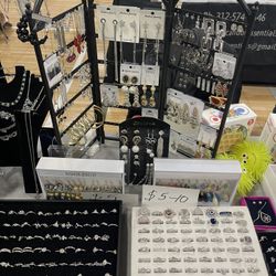 Brand New Beautiful Jewelry For Birthday,Anniversary,Chtistnas. Great Gifts