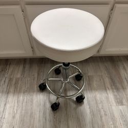 Regular Size Chair Stool On Wheels. 