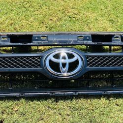 Toyota Tacoma Pre Runner 2014 Grill