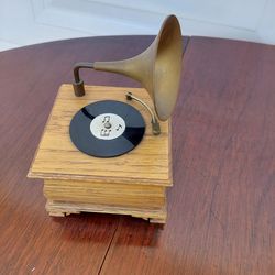 Petite music box