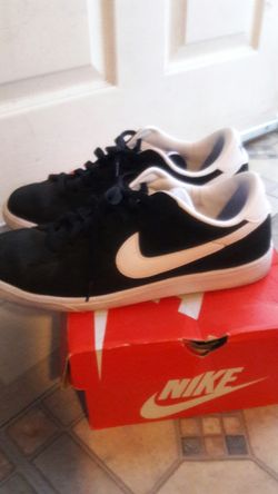 Nike shoes 10.5