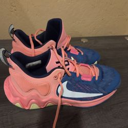 Nike Tennis Shoes Used Twice Size 6.5 Zapatos Tenis 