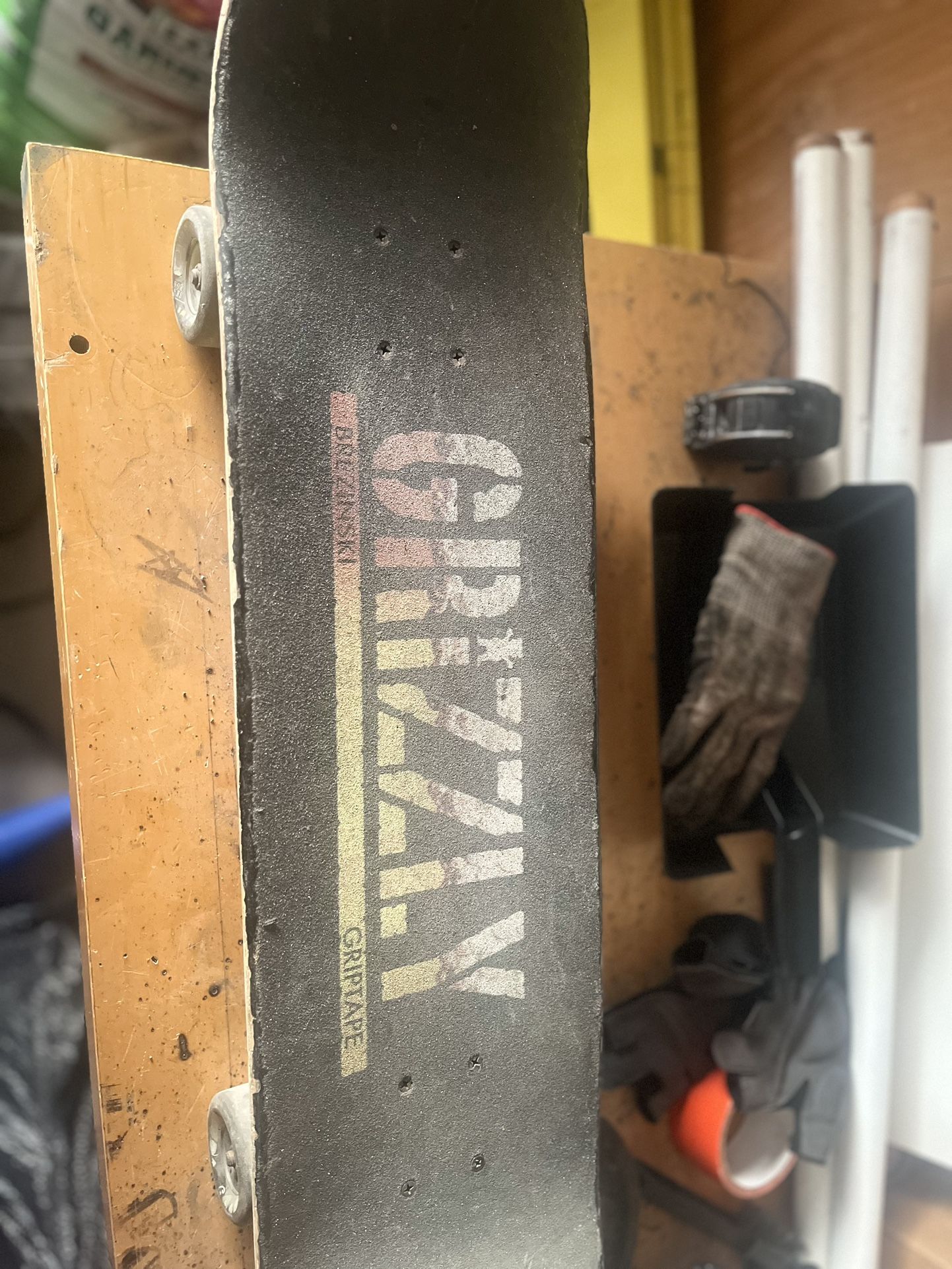 GRAVETTE SKATEBOARD