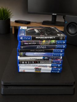 PS4 Slim 1TB Console Bundle - Controller + 9 Games - Tested & Works Great