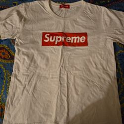 Supreme T-shirt