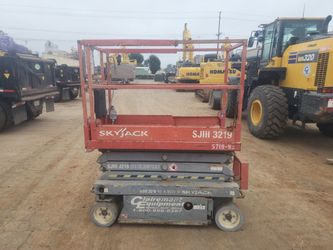 19-foot Scissor Lift Skyjack