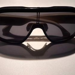 Gucci Shield Sunglasses – Great Condition