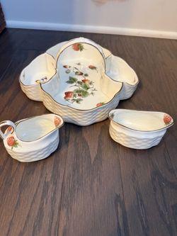 VINTAGE! Coalport bone China strawberry serving
