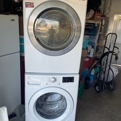 Kenmore and lg
Washer and gas dryer
Stackable
W27
D31
H78
Washer 4.5 cu ft
Dryer 7.3 cu ft
3 months warranty parts and labor only
I can accommodate de