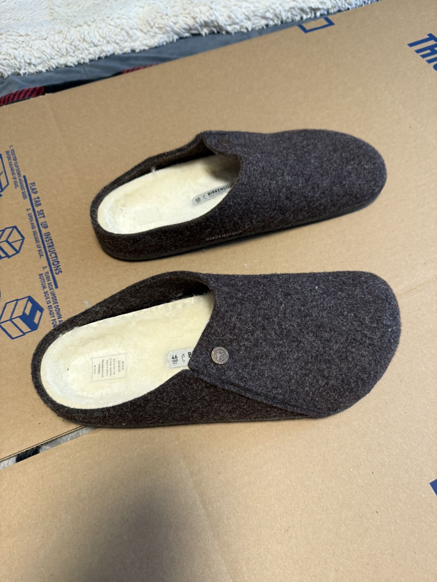 Birkenstock/Ugg Slippers