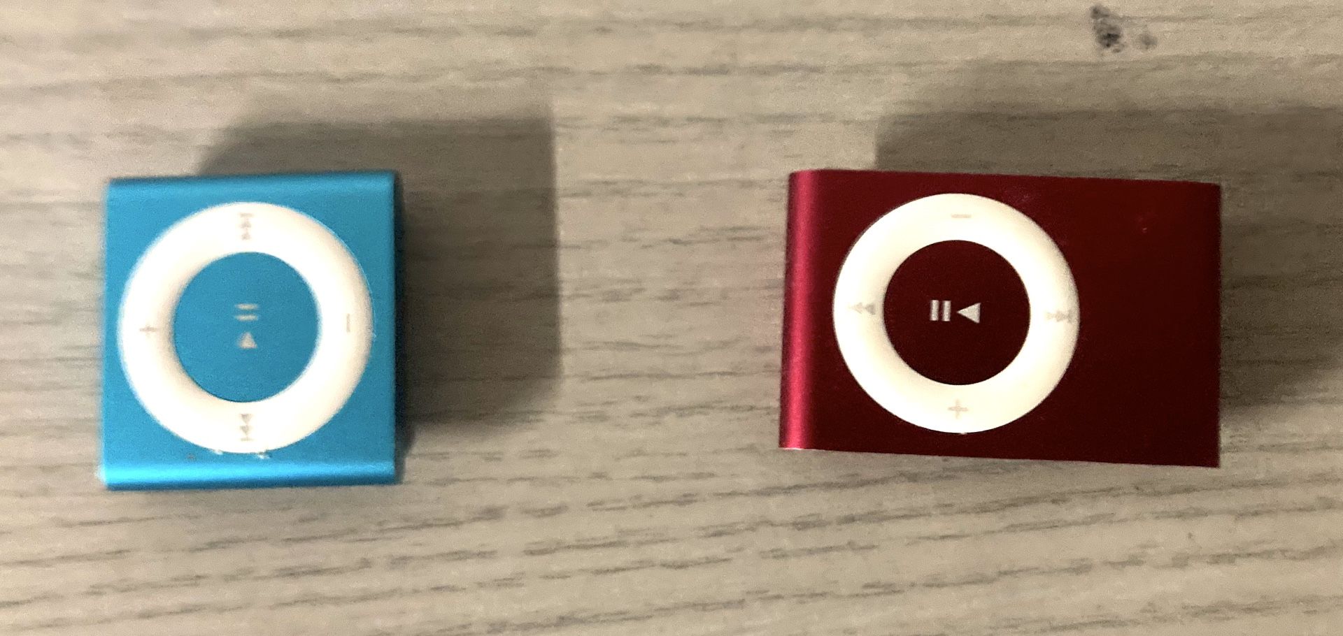 Pink and Blue iPod Shuffles - For parts???