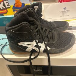 ASICS wrestling shoes, size 2 youth
