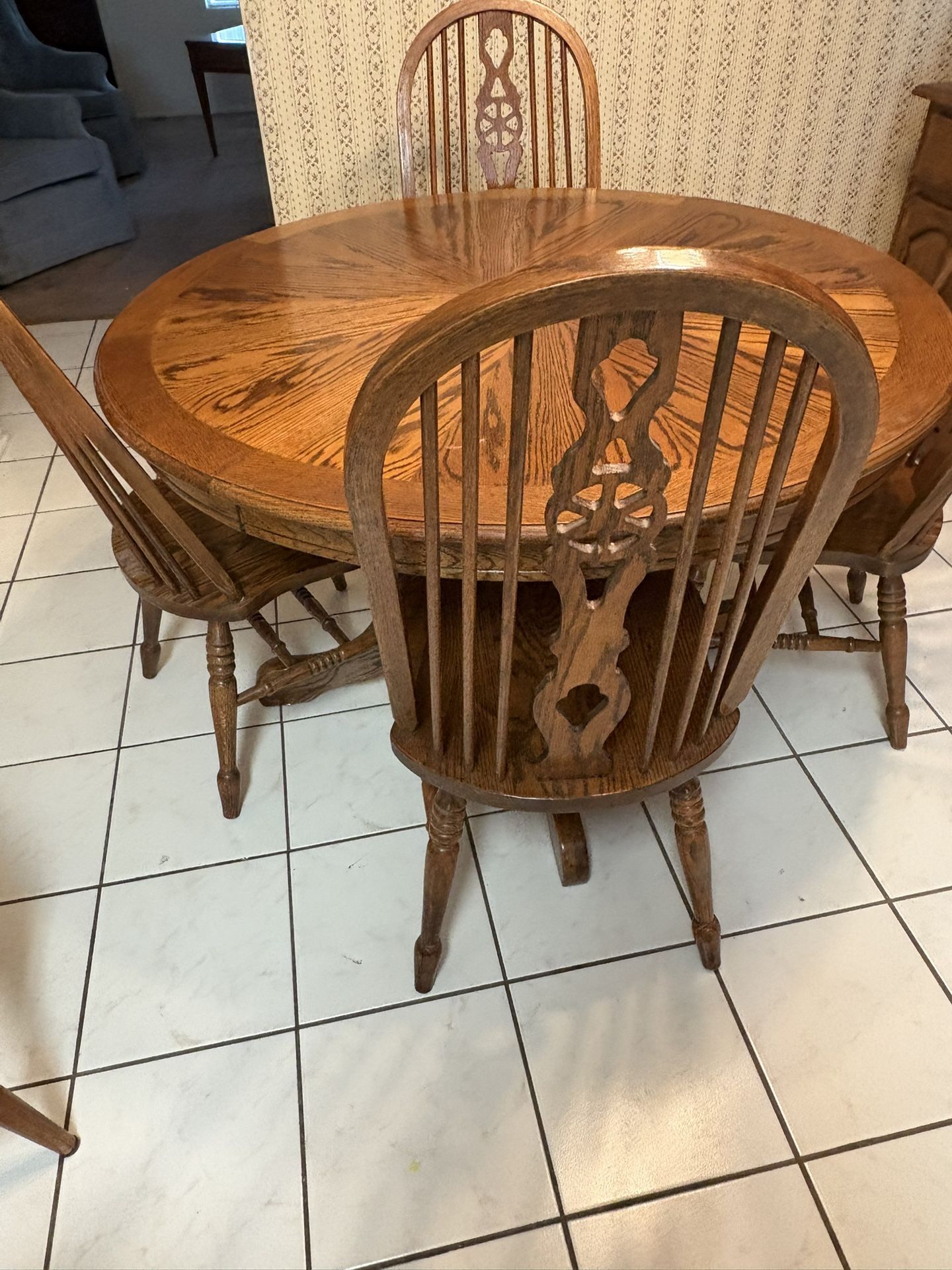 Solid Oak Pedestal Table And 4 Chairs